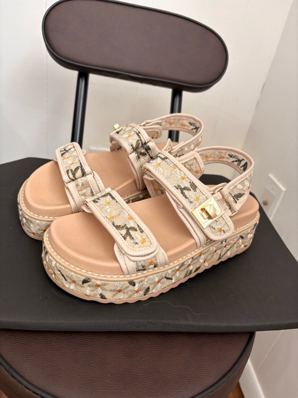 Steve Madden Beige Floral Embroidered Platform Sandals - Picture 3 of 3